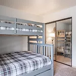 Warm And Cozy Upgraded 2 Bedrm 2 Bath Single Level Condo In Snowcreek Complex Phase IV 563 Sleeps 6