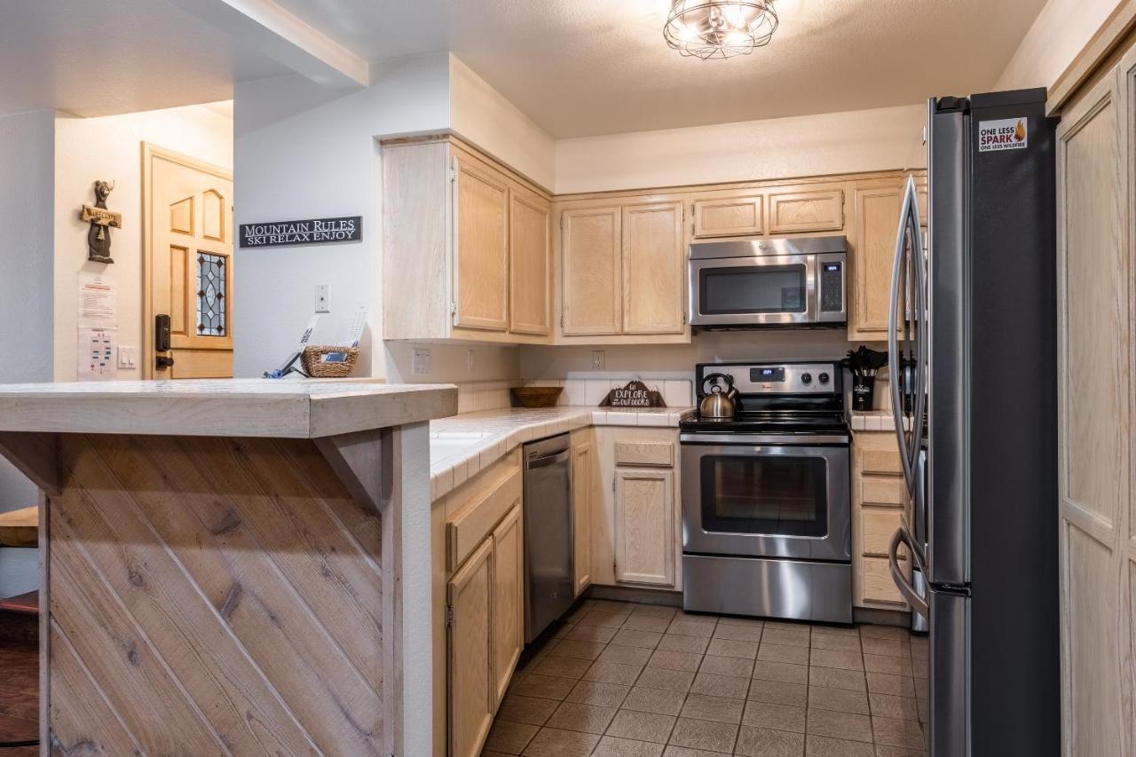 Warm And Cozy Upgraded 2 Bedrm 2 Bath Single Level In Snowcreek Complex Phase Iv 563 Sleeps 6 *