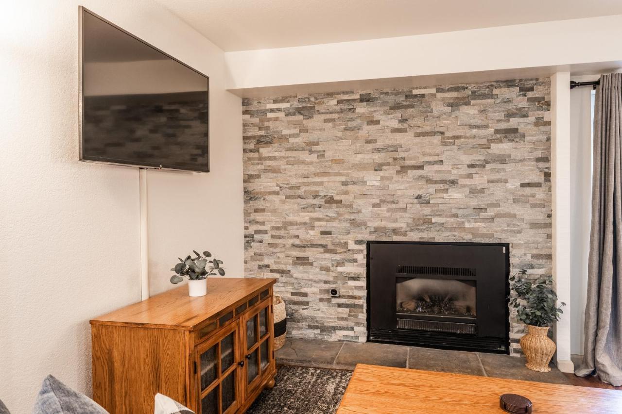 Warm And Cozy Upgraded 2 Bedrm 2 Bath Single Level In Snowcreek Complex Phase Iv 563 Sleeps 6 * Mammoth Lakes